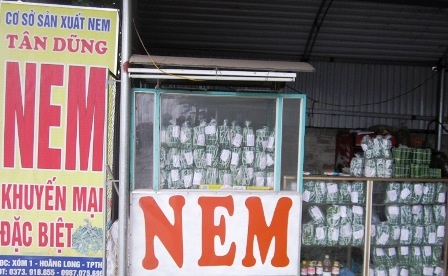 Những cơ sở nem chua đang tất bật vào mùa nem Tết.