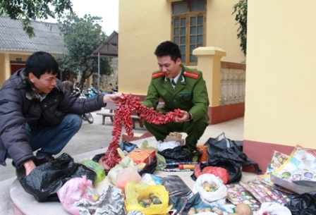 Công an huyện Tĩnh Gia vận động giao nộp, thu hồi số lượng lớn pháo nổ, vũ khí,