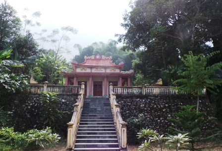 Đền thờ Tư Mã Hai Đào ở bản Chung Sơn, xã Sơn Thủy.