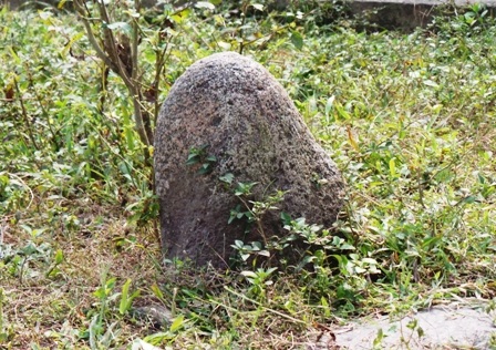 Hòn đá vía theo quan niệm của người dân nơi đây nó giữ vía cho cả bản mường.