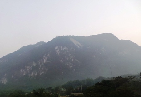 Núi Pha Dùa quanh năm mây mù bao phủ.