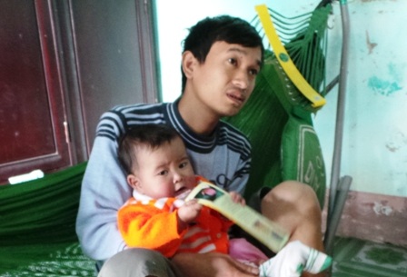 Mấy hôm nay bé Linh khò khè trông rất đáng thương.