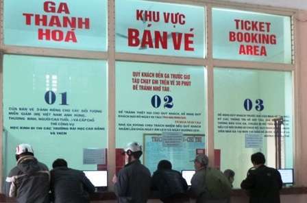 Khách mua vé tại ga Thanh Hóa khá nhàn nhã.