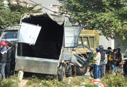 Tàu hỏa tông ô tô văng hàng chục mét, 2 người thiệt mạng - 1 Hiện trường vụ tai nạn.