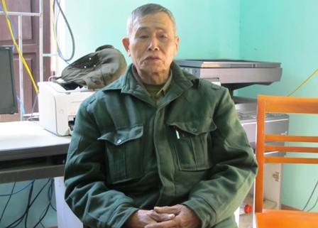 Ông Vi Văn Hợi trao đổi với phóng viên.