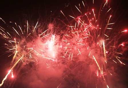 Pháo hoa rộn ràng chào đón năm mới Giáp Ngọ