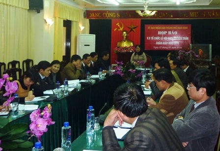  Họp báo công bố việc tổ chức lễ hội khai ấn Đền Trần năm 2014.