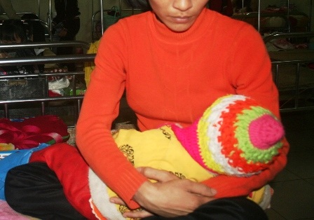 Việc chăm sóc, quan tâm tới trẻ trong những ngày tết bận rộn đối với các bà mẹ rất quan trọng.