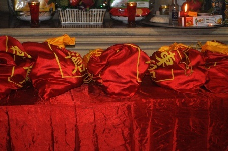 Những túi lương chuẩn bị đuợc phát vào giờ Tý.