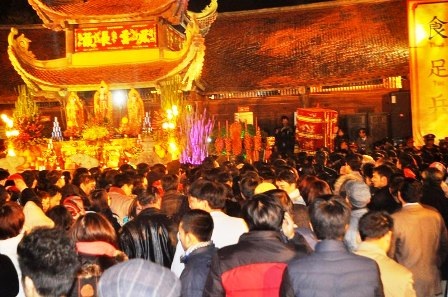 Lễ hội thu hút rất đông người dân cũng như du khách thập phương về đây tham dự.