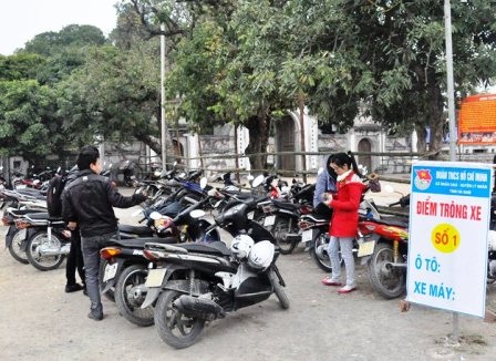 Điểm trông xe do Đoàn thanh niên tự quản.