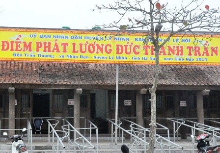  Đền Trần Thương đã chuẩn bị sẵn sàng cho lễ hội.