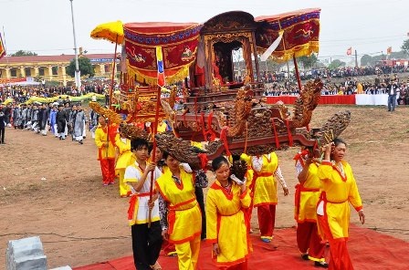 Rước kiệu vua Lê Đại Hành.