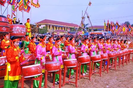 Màn khai trống của đội trống nữ Đọi Tam.