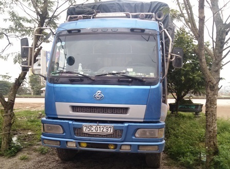 Tài xế thuê “cò” lái xe vượt trạm cân - 3 Chiếc xe tải do tài xế điều khiển vượt trạm cân.