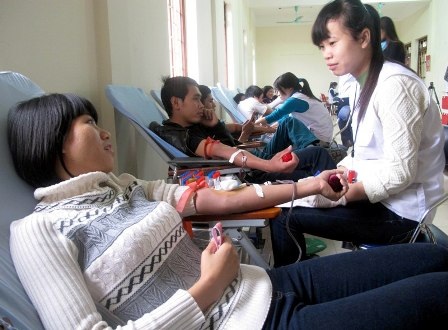  Đoàn viên thanh niên tham gia hiến máu tình nguyện.