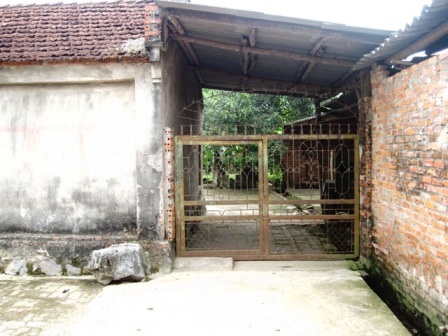 Căn nhà nơi chị M đang ở cùng mẹ chồng thì bị bố chồng chém phải nhập viện.