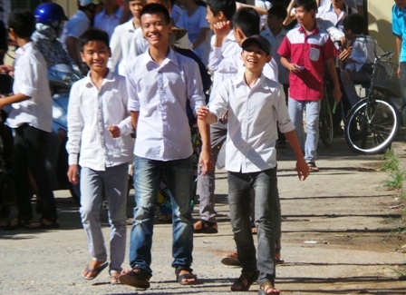 Thí sinh tham dự kỳ thi tuyển sinh vào lớp 10 THPT năm học 2013 - 2014.