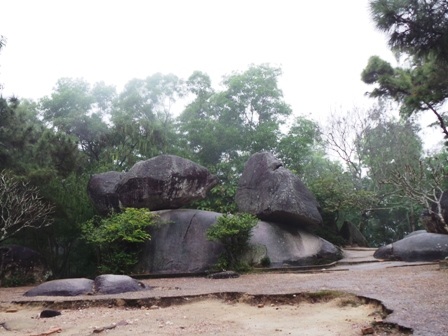 Hòn Trống Mái - một cảnh đẹp kỳ thú bậc nhất vùng đất du lịch Sầm Sơn.