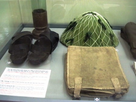 Đoàn dân công Thanh Hóa vận chuyển lương thực bằng xe đạp thồ tiếp tế cho Điện Biên Phủ năm 1954.