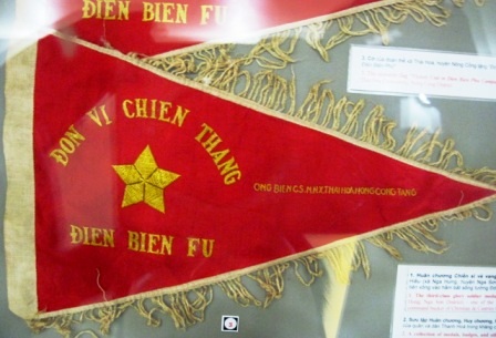  Cờ hiệu tặng thưởng cho đơn vị có những đóng góp cho chiến dịch.