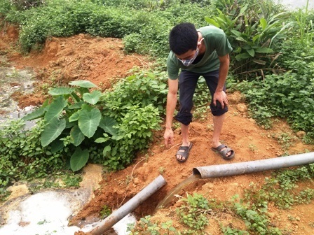 Hàng trăm người dựng lều bao vây trang trại lợn - 6 Đây là những bể lắng lọc nước thải.