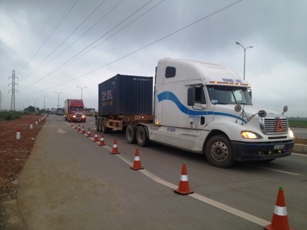 Trạm cân lưu động đặt trên tuyến đường tránh TP Thanh Hóa.