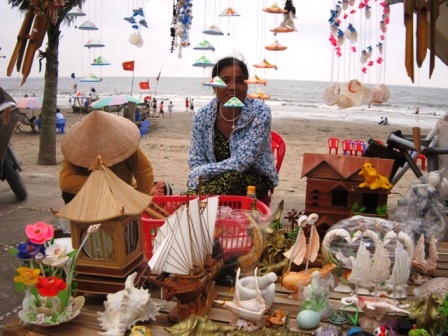 Biển Hải Tiến được đánh giá một trong những bãi biển đẹp, hấp dẫn du khách.