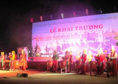 Lê khai trương du lịch sinh thái biển Hải Tiến năm 2014.