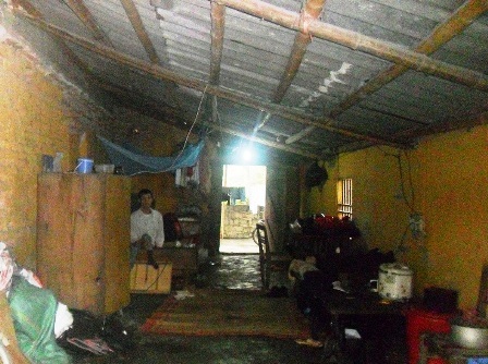  Ước mơ của anh bây giờ là xây lại căn nhà vững chắc hơn căn nhà hiện tại.