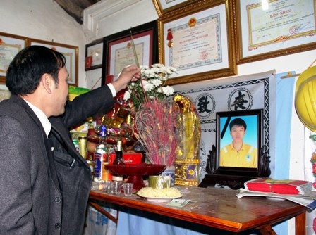 Chuyện về anh công nhân quên mình cứu 5 người - 1 Sự hi sinh của anh công nhân Trần Hữu Hiệp là tấm gương sáng về lòng tương thân, tương ái...