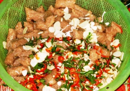 Vấn đề vệ sinh an toàn thực phẩm cần được các cơ sở sản xuất, kinh doanh tuân thủ nghiêm ngặt.