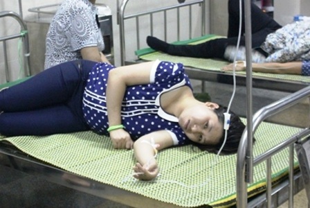Các công nhân đang điều trị tại bệnh viện Đa khoa tỉnh Ninh Bình.