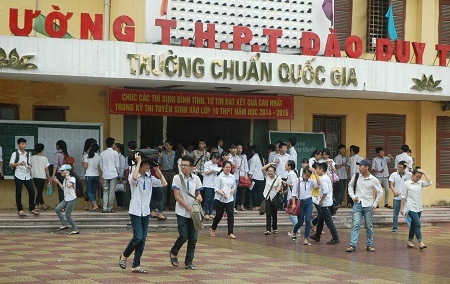 Thi vào lớp 10 tại Thanh Hóa: Đề tiếng Anh bám sát chương trình - 1 Các thí sinh Thanh Hóa hoàn thành môn thi tiếng Anh trong kỳ thi tuyển sinh vào lớp 10 THPT.