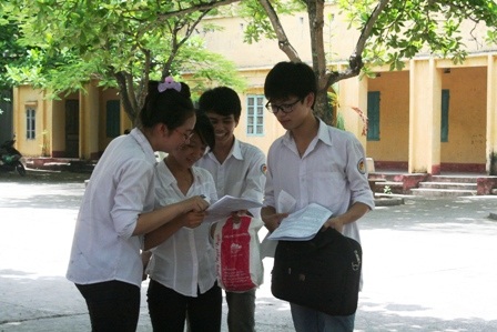 Thí sinh Hà Nam tươi roi rói sau khi kết thúc môn thi Sinh học.