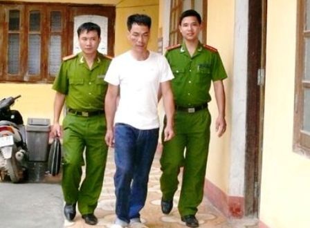 Đối tượng bị bắt giữ về hành vi trộm cắp tài sản.