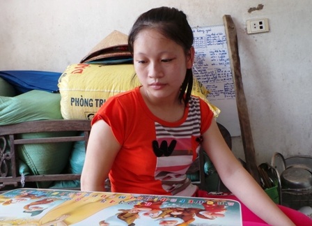 Nỗi lo lắng hiện rõ trên khuôn mặt nữ thủ khoa ĐH Hồng Đức