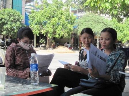 Thí sinh đến sớm tại trường ĐH Văn hóa, Thể thao và Du lịch Thanh Hóa (Ảnh: Thái Bá)