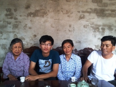 Nước mắt hạnh phúc của người mẹ thủ khoa Học viện Quân y - 1 Cậu học trò Trần Quốc Tuấn đã mang niềm hạnh phúc lớn đến với gia đình.
