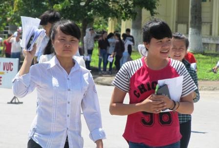 Thí sinh hoàn thành buổi thi đầu tiên của đợt 2. (Ảnh: Duy Tuyên)