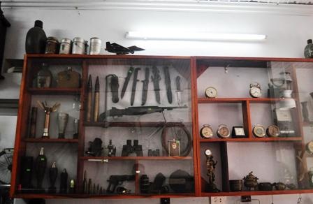 Để sưu tập được những kỷ vật bày, anh Điệp đã phải lặn lội đến nhiều vùng xa xôi