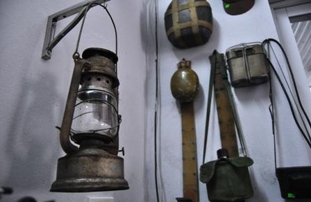 Những kỷ vật này được anh Điệp lau chùi và chăm sóc rất cẩn thận