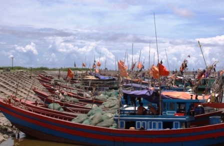 Các địa phương thực hiện lệnh cấm tàu thuyền ra khơi