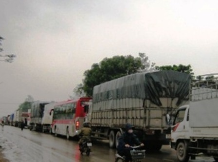 Tình trạng tắc đường thường xuyên xảy ra do mặt đường đang thi công