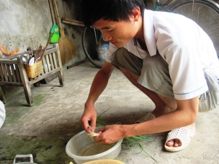 Chàng trai đất học vừa học giỏi, vừa đảm đang