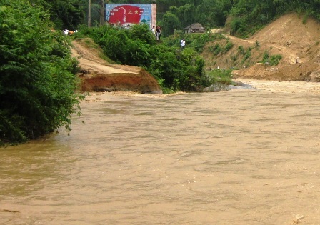 Sau khi san lấp các điểm sạt lở quốc lộ 217 đã được thông tuyến