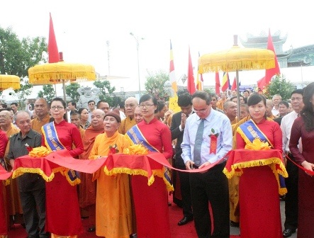 Lễ cắt băng khánh thành.