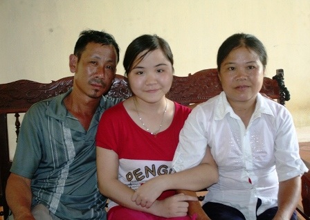 Vui vì con thi đậu ĐH, nhưng phía trước bố mẹ Thoa là cả một chặng đường khó khăn