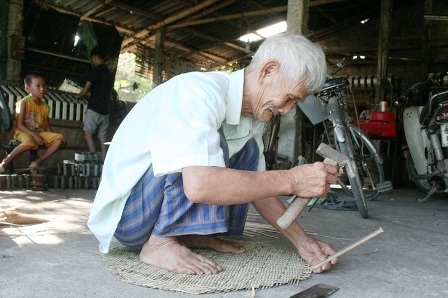 Sống gần 1 thể kỷ, nhưng cụ Đàm vẫn minh mẫn và khỏe mạnh.