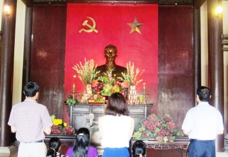 Người dân xứ Thanh viếng Bác Hồ trong ngày Tết Độc lập